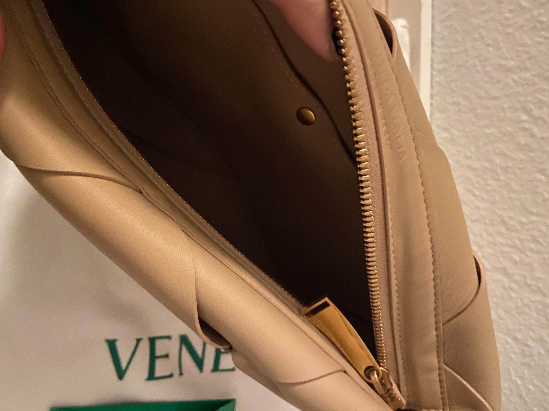 Bottega Veneta Borse da donna: Bottega Veneta Pouch in beige – Nuovo e nell'imballaggio originale da Zürich venduto da Elisa_K 3