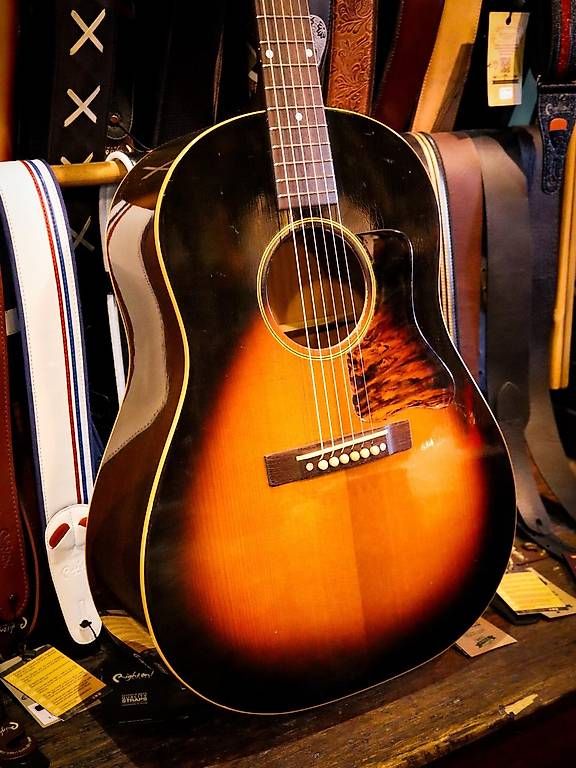 Musikinstrumente: Pre-War Guitars Co. Slope Shoulder – Gebraucht aus Onex von CB_CB