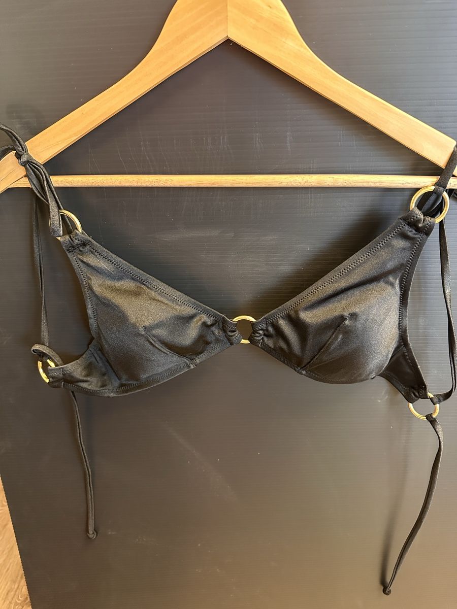 Badekleider & Bikinis: Bikini Oberteil schwarz Grösse M mit Ringdetails  – Gebraucht aus Oberurnen von jasmin2fel 1