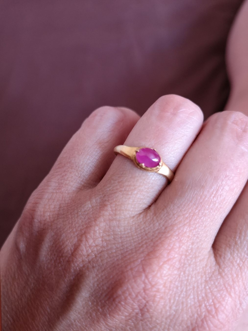 Ringe: Ring 22 Karat Gold mit Rubin Cabochon – Gebraucht aus Samedan von sowaw
