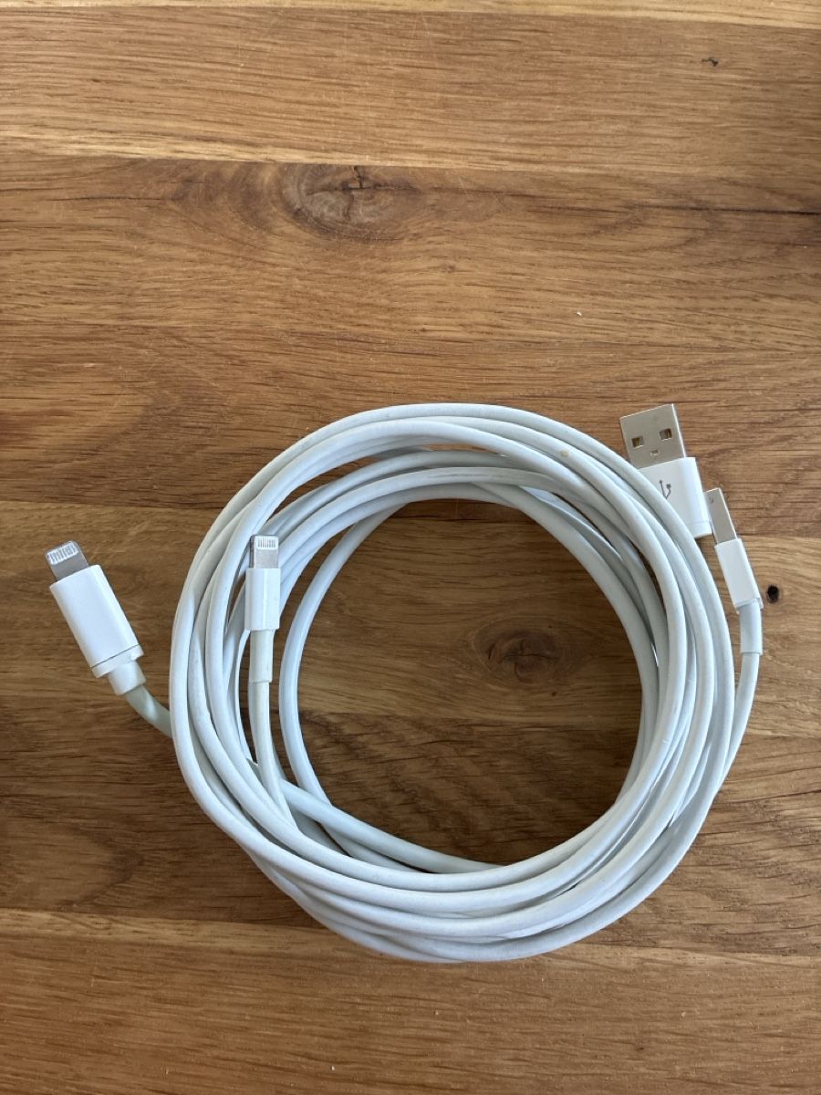 Apple Cavi: Original Ladekabel für Apple Lightning – Usato da Reinach BL venduto da cel_6vz5 2