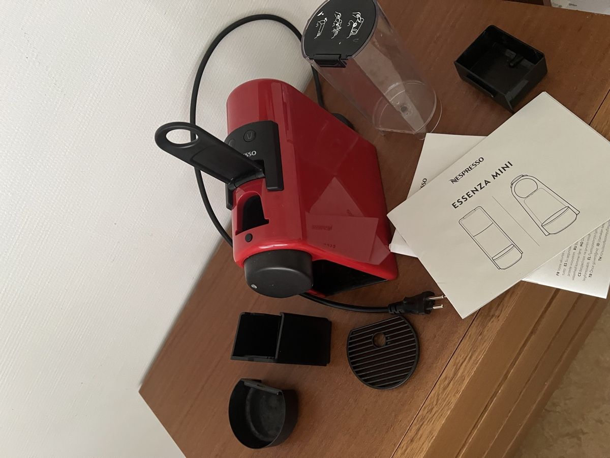 Nespresso Macchine per caffè & Macchine per espresso: Nespresso Maschine Essenza Mini rot – Usato da Basel venduto da pau_hjg2 2