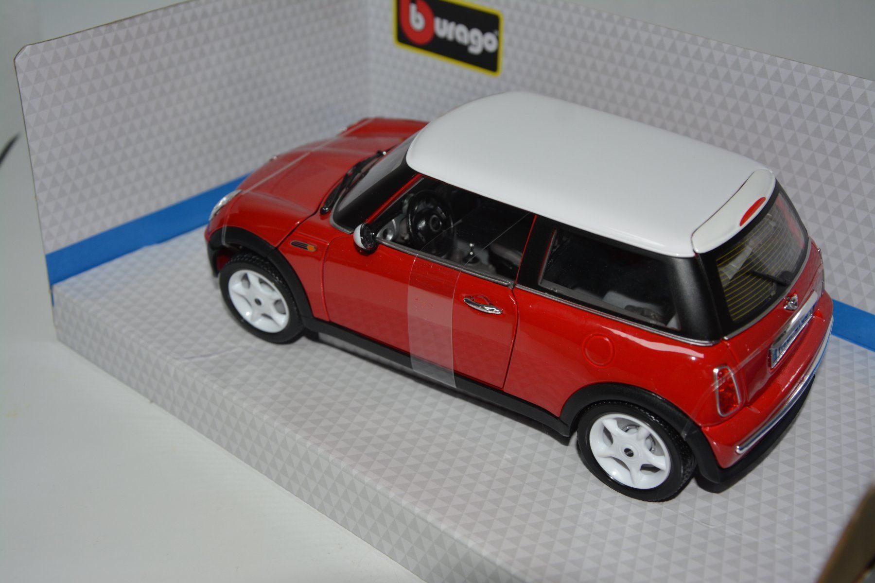 Bburago Modellini d'auto: Mini Cooper 2001 , rot , Bburago , 1:18 – Nuovo e nell'imballaggio originale da Goldach venduto da Feivel9 3