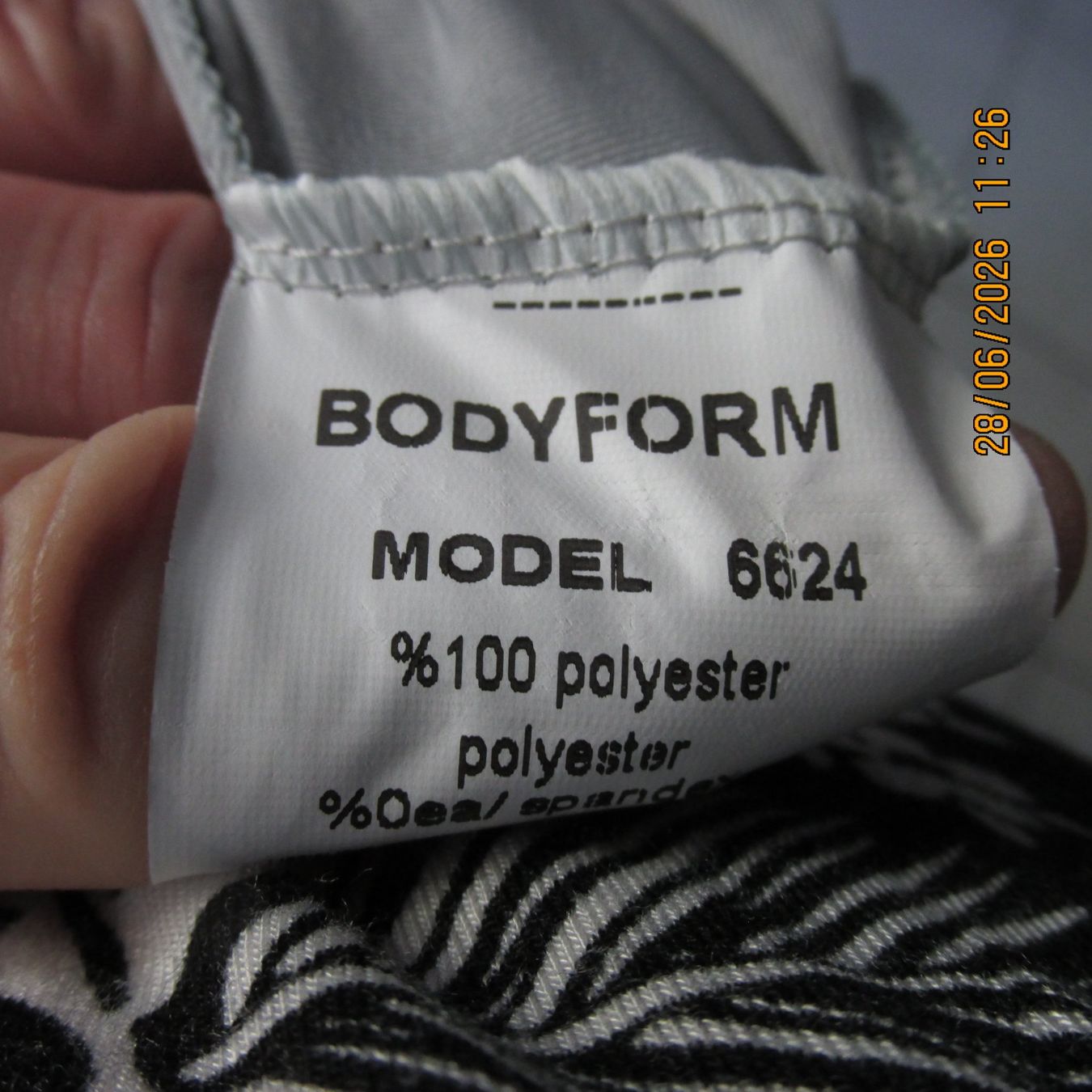Vestiti: Damen Kleid Blumenmuster Grau Grösse 40 – Usato da Galgenen venduto da Forflowers 5