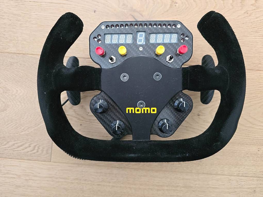 Controller: FiTech Momo 27c Formellenkrad mit Custom Button Box – Gebraucht aus Hombrechtikon von KgDingeling 1