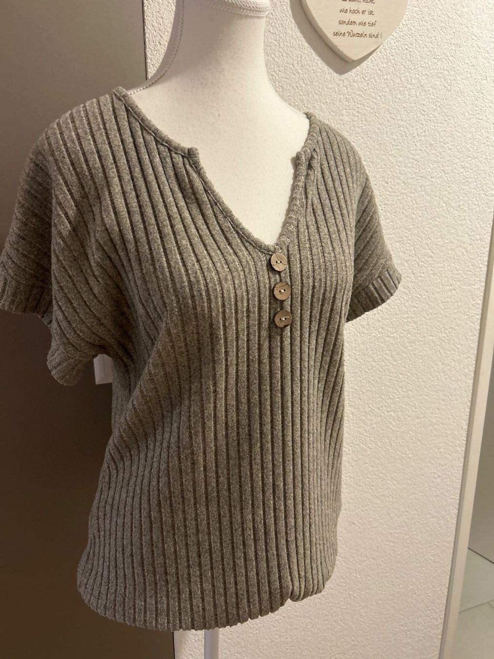 Pullover & Sweatshirts: Damen Kurzarm Pullover Rippenstrick oliv /grau Grösse M – Gebraucht aus Brunnen von Nala2929 1