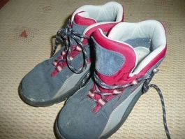 Wanderschuhe in Grösse 34