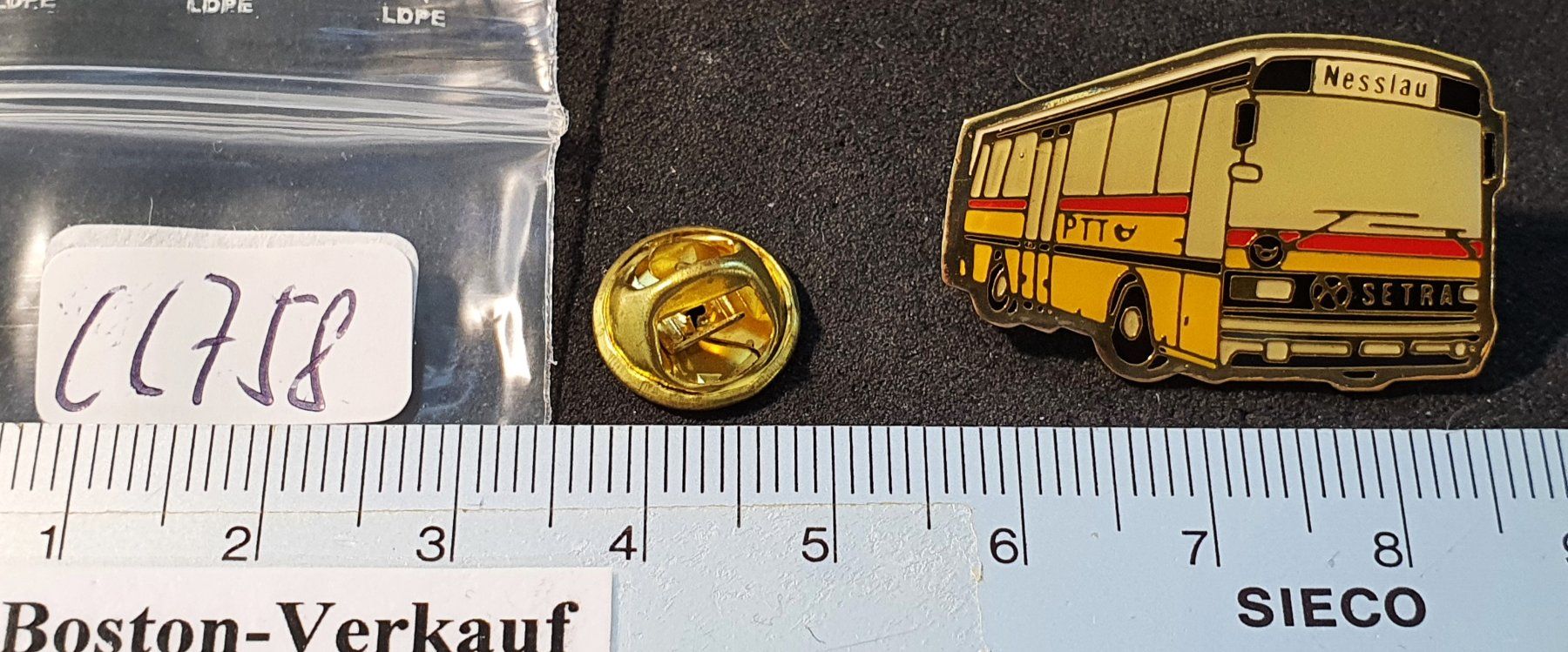 Setra Placchette & Badge: CC758 - Pin PTT Postauto SETRA  /  Nesslau – Usato da Reinach BL venduto da Boston-Verkauf 1