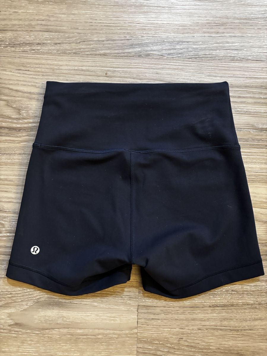 Lululemon Leggings: Lululemon Shorts Navy blue Grösse 6  – Gebraucht aus Gossau SG von Swisslady25