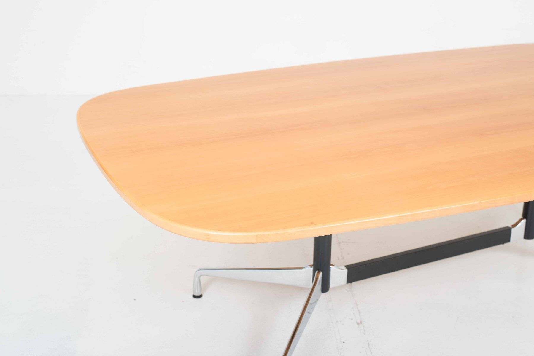 Vitra Tables: Vitra Segmented Table von Charles & Ray Eames, 230cm x 137cm – D'occasion à Zürich par STUZH38 3