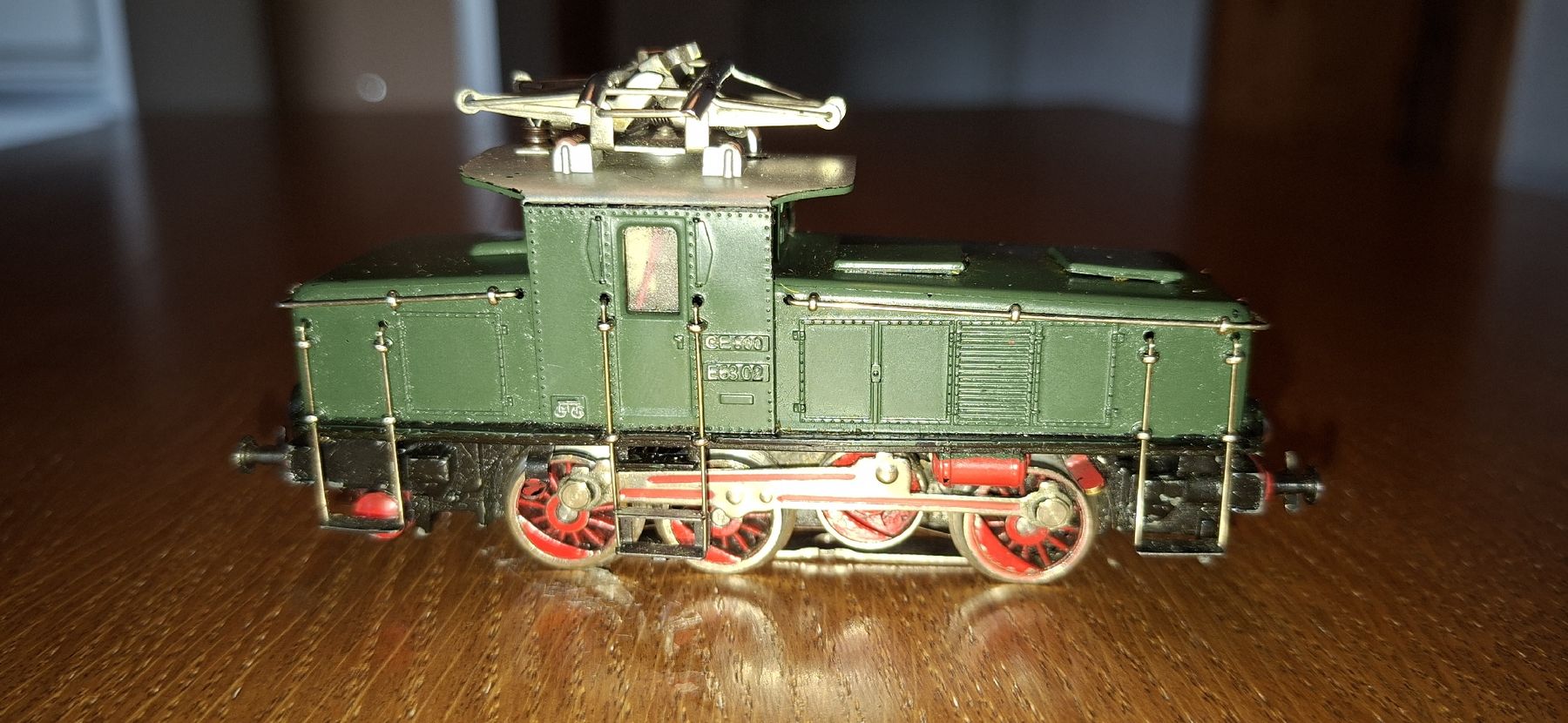 Märklin Modellini di ferrovie: H0 Märklin AC Analog Lok DB E6302. – Difettoso da Pfäffikon ZH venduto da gub_2j76 5