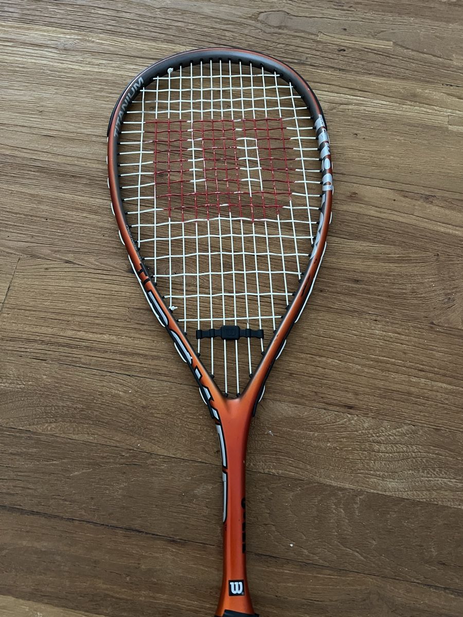 Wilson Racchette: 2 Squashschlaeger Wilson K Factor mit drei Squashbaellen – Usato da Buchs AG venduto da Balisto0 2
