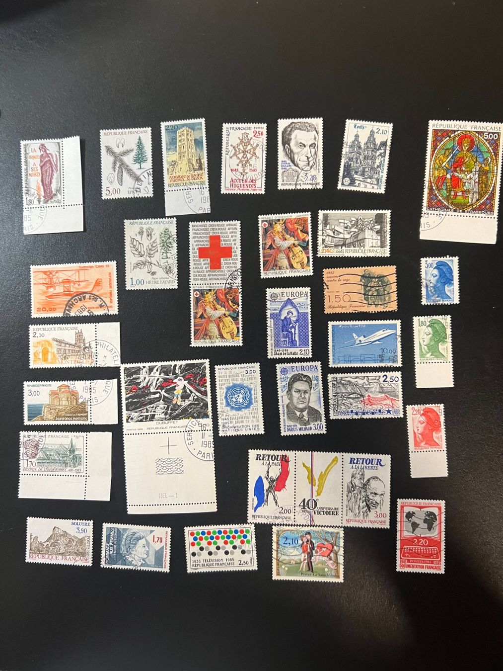 Tutti i francobolli: 32 timbres oblitérés 1985 – Usato da Lausanne venduto da ffhoud