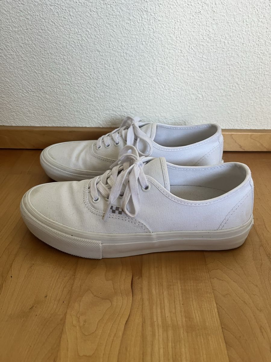 Vans Chaussures hommes: Vans Authentic – D'occasion à Sins par julesbreaktherules 1