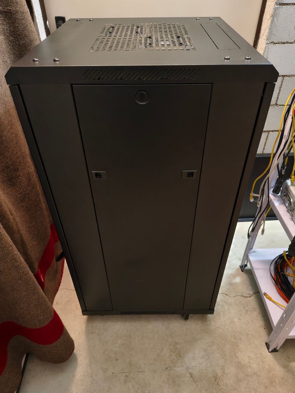 Racks & Cavalletti: Linkbasic Server- / Netzwerk- /Homelab-Rack 19" – Usato da Burg im Leimental venduto da Skorpyx 7