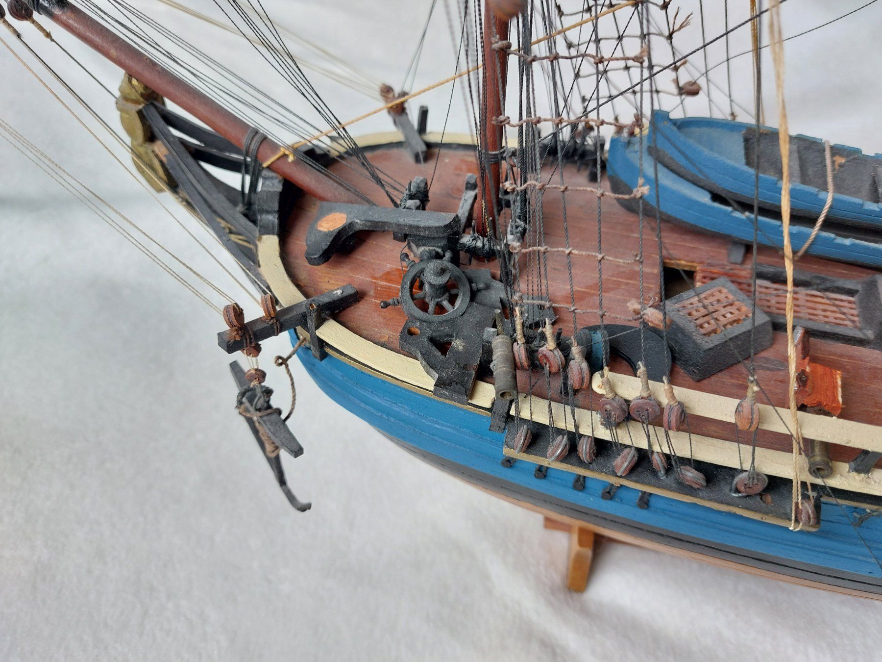 Modellbausätze & Standmodelle: Bounty Modellschiff aus Holz – Gebraucht aus Wädenswil von Eureka 6