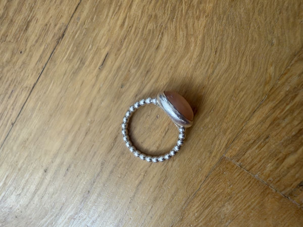 Pompidou Ringe: Silberring Pompidou mit ovalem Stein Perlenoptik Ringschiene – Gebraucht aus Richterswil von cob_f6jl 3