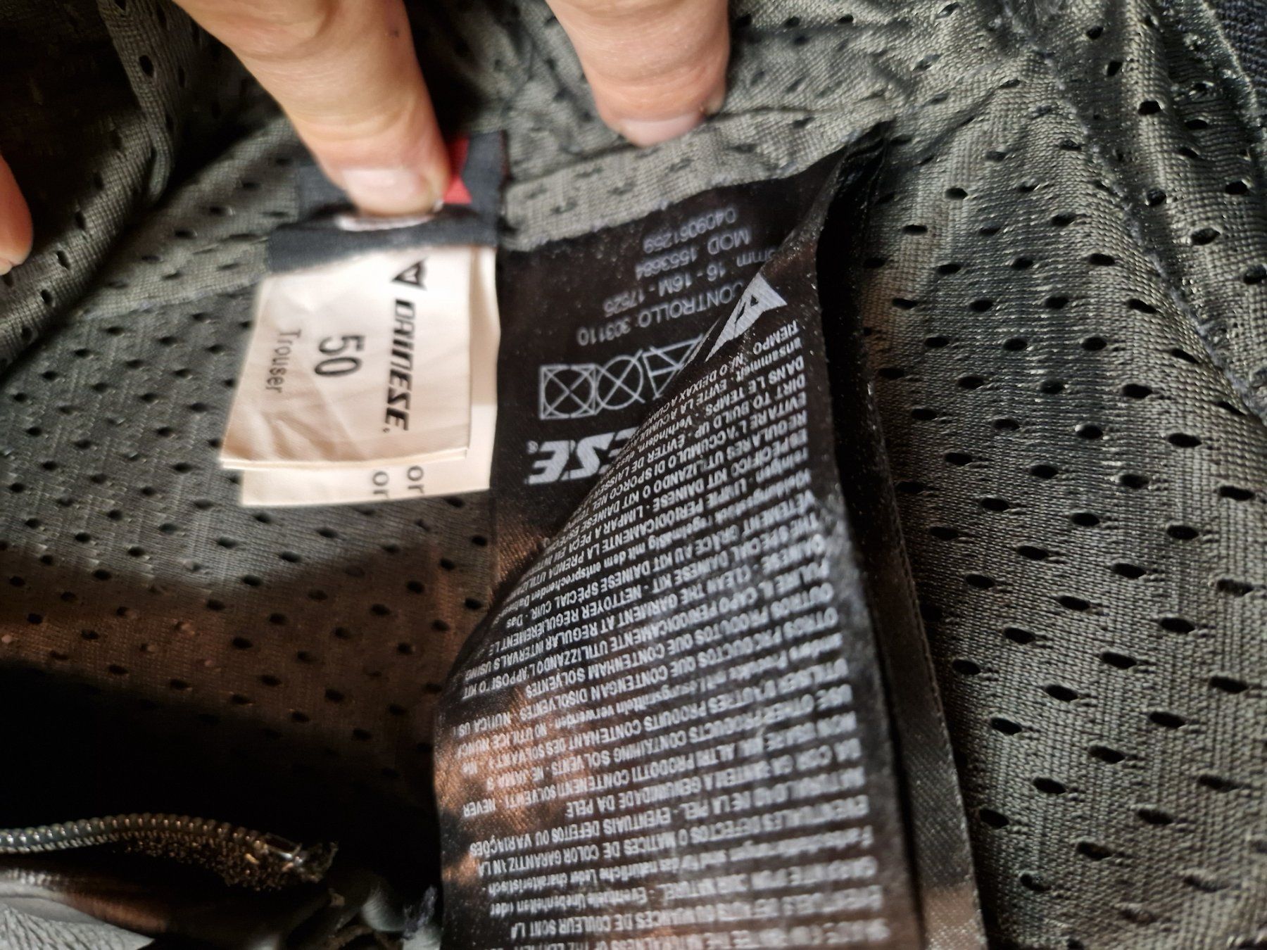 Dainese Giacche: Dainese Lederkombi Grösse 50 2 Teiler – Usato da Benken SG venduto da Sherco-01 3