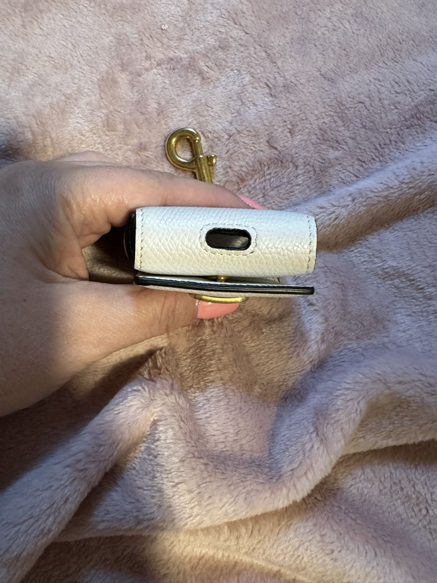 Cover & Protezioni schermo: Valentino airpods pro case – Usato da Mendrisio venduto da ketolin 2