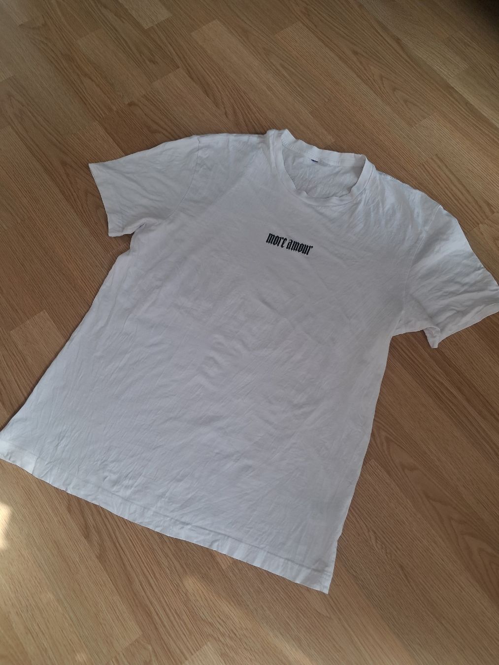Zara T-Shirts: "More amour" tshirt von Zara  – Gebraucht aus Biel/Bienne von sof_yx5y