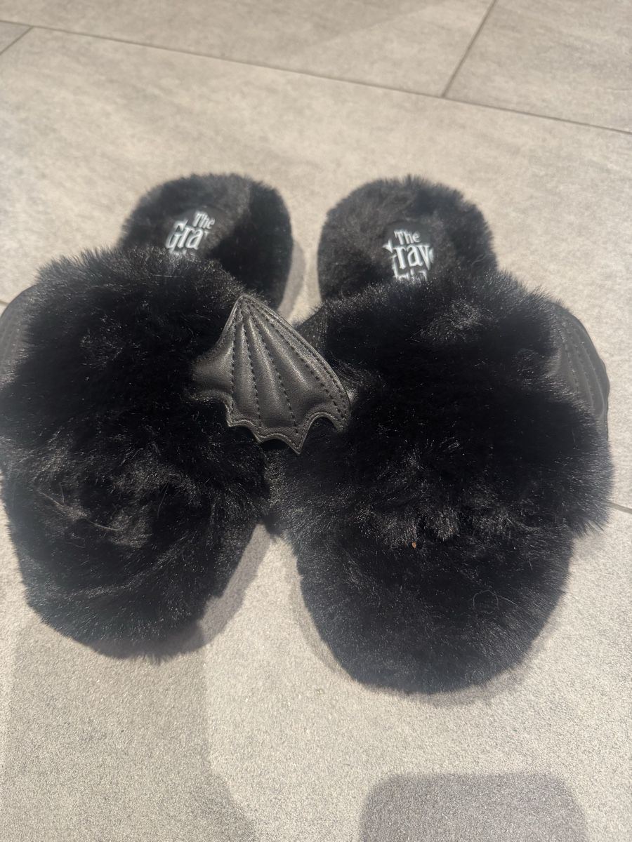 Scarpe da donna: Flauschige Gothic Pantoffeln neu Gr 39 – Nuovo (secondo la descrizione) da Holziken venduto da BlackCrow 1