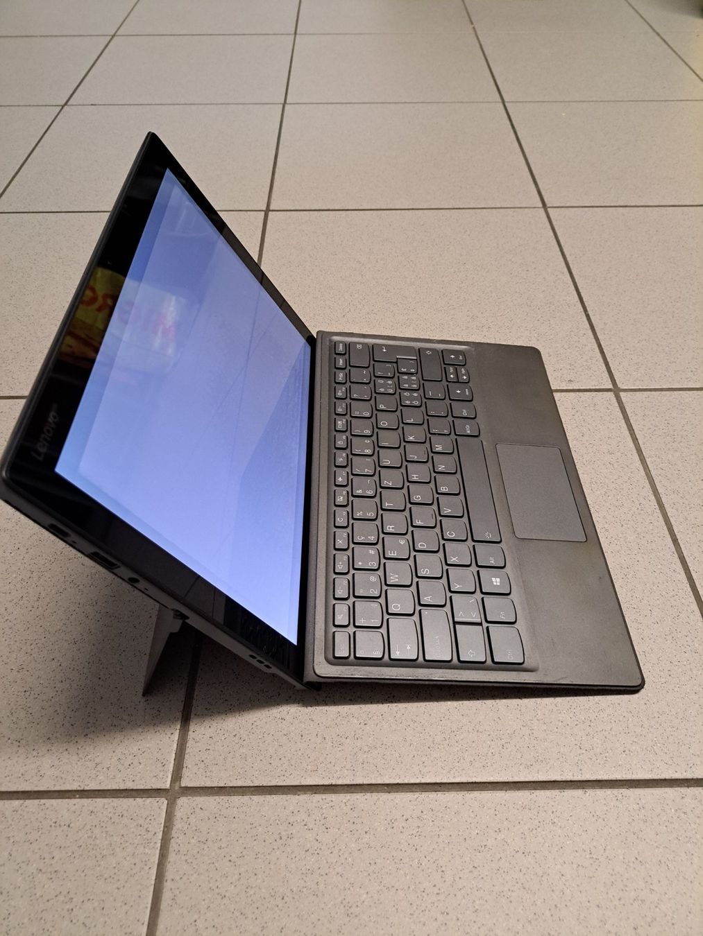 Lenovo Tablet PC: Tablet Computer Lenovo MIIX 520-12IKB mit SIM Slot – Gebraucht aus Rüti b. Lyssach von  2