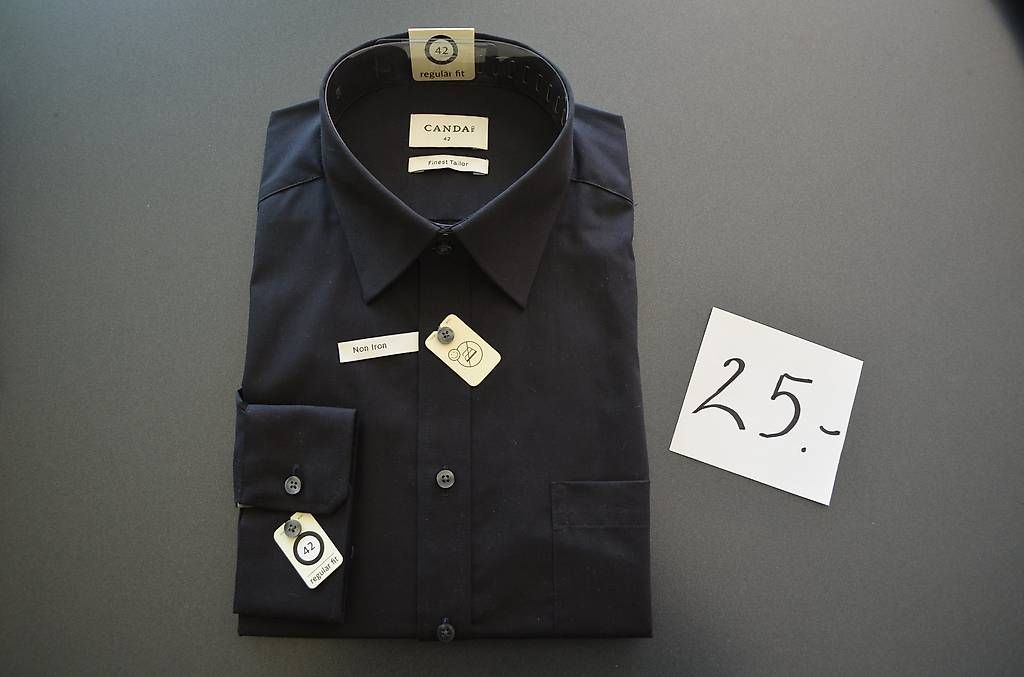 Camicie: Schwarzes Hemd von C& A – Usato da Richenthal venduto da Mikesh01
