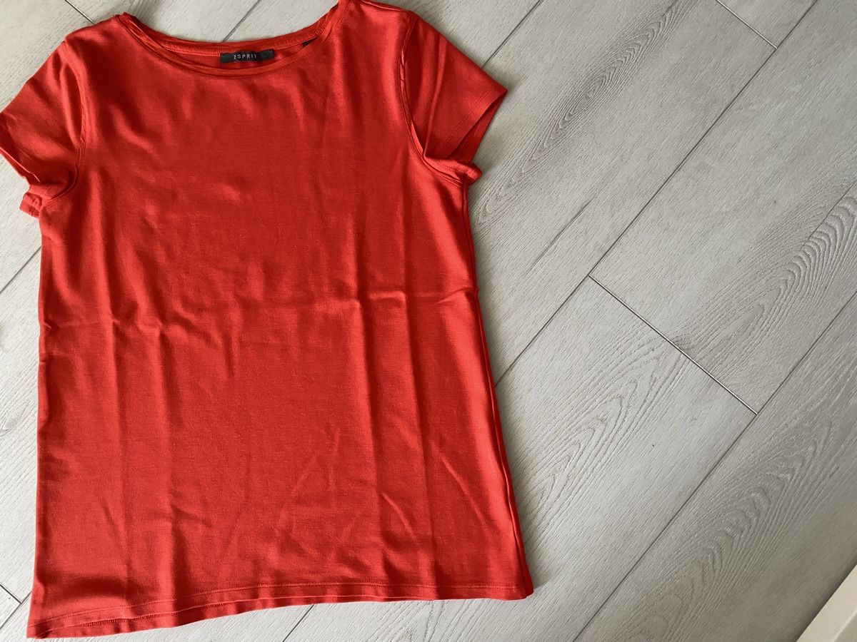 Esprit Lotti di vestiti: Esprit Damen Shirts im 3er-Pack, Grösse S – Usato da Strengelbach venduto da Bycy 1