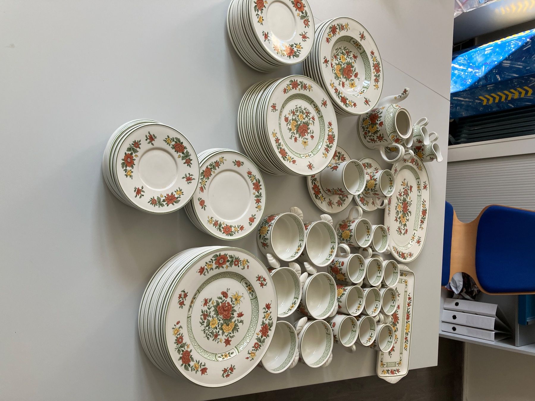 Villeroy & Boch Set di piatti: Summerday Villeroy & Boch Geschirrset 92 Teile – Usato da Aarburg venduto da Wendepunkt_Fundgrube 6