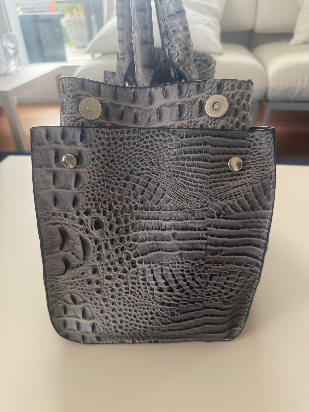 Taschen für Damen: Handtasche in Kroko-Optik, in grau – Gebraucht aus Zollikon von dorean 2