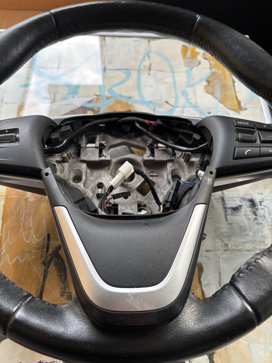 BMW Tutti pezzi di ricambio auto: BMW Sportlenkrad, Leder, Multifunktion – Difettoso da Dübendorf venduto da mba_5yvw 1