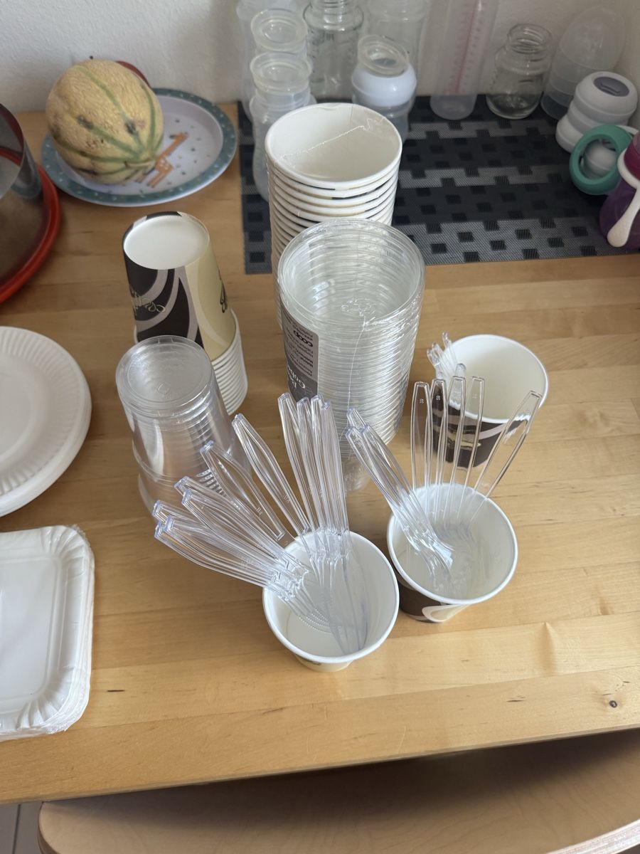 Services de table: Plastikgeschirrset – Neuf (Voir description) à Biel/Bienne par Mia2025 1