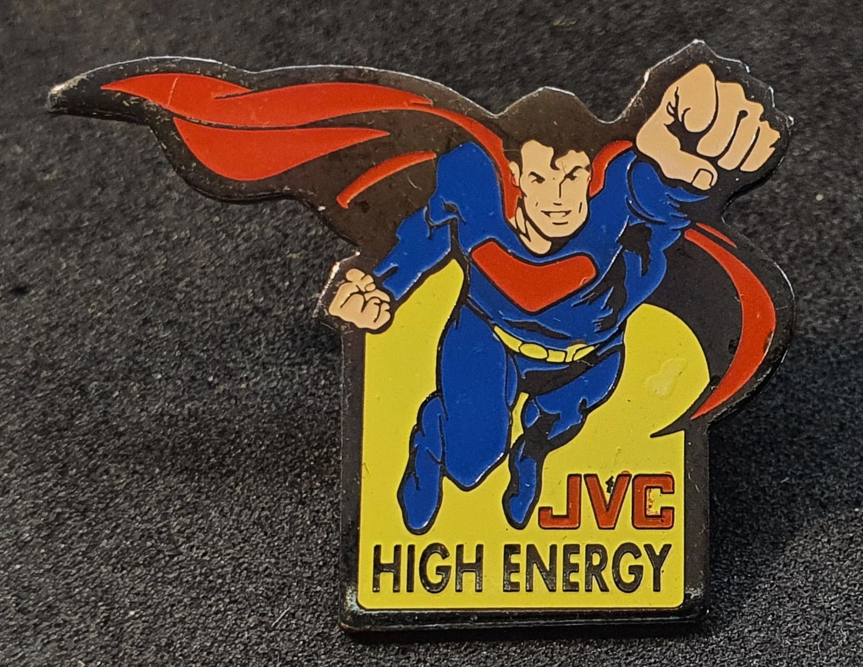 Placchette & Badge: U265 - Pin Superman JVC High Energy – Usato da Reinach BL venduto da Boston-Verkauf 1