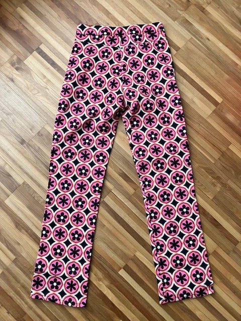 Pull&Bear Pantaloni: Pull&Bear Hose, Gr. M, Pink Schwarz, Blumenmuster, Top! – Nuovo (secondo la descrizione) da Uznach venduto da Atrani 1