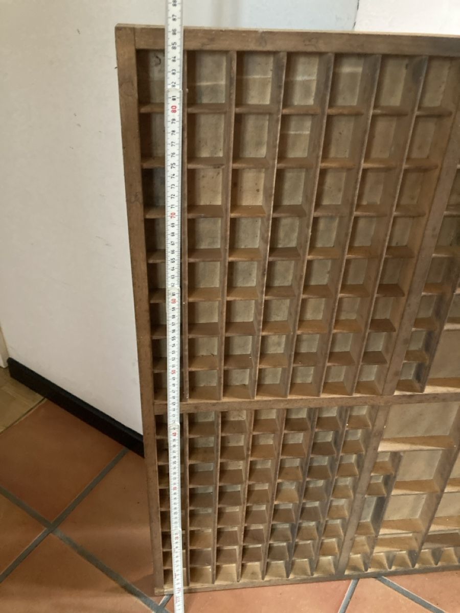 Scaffali: Antike Buchstabenschubladen – Usato da Lodano venduto da mabianco 2