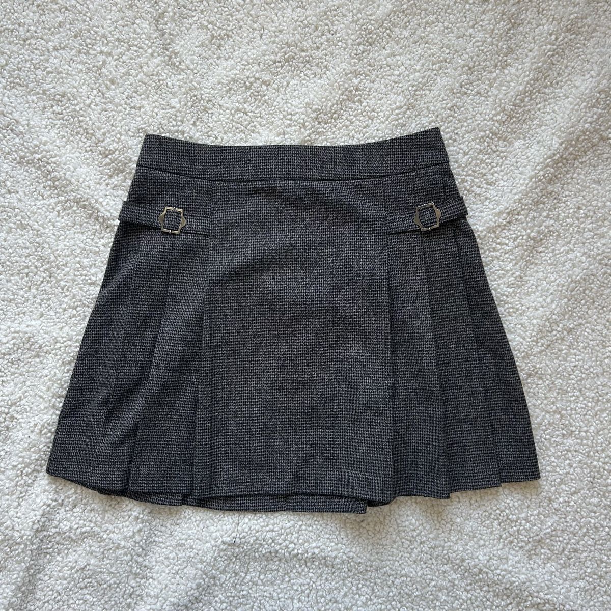Mango Gonne: Mango Faltenrock Plaid grau Retro – Usato da Oberentfelden venduto da Klingm