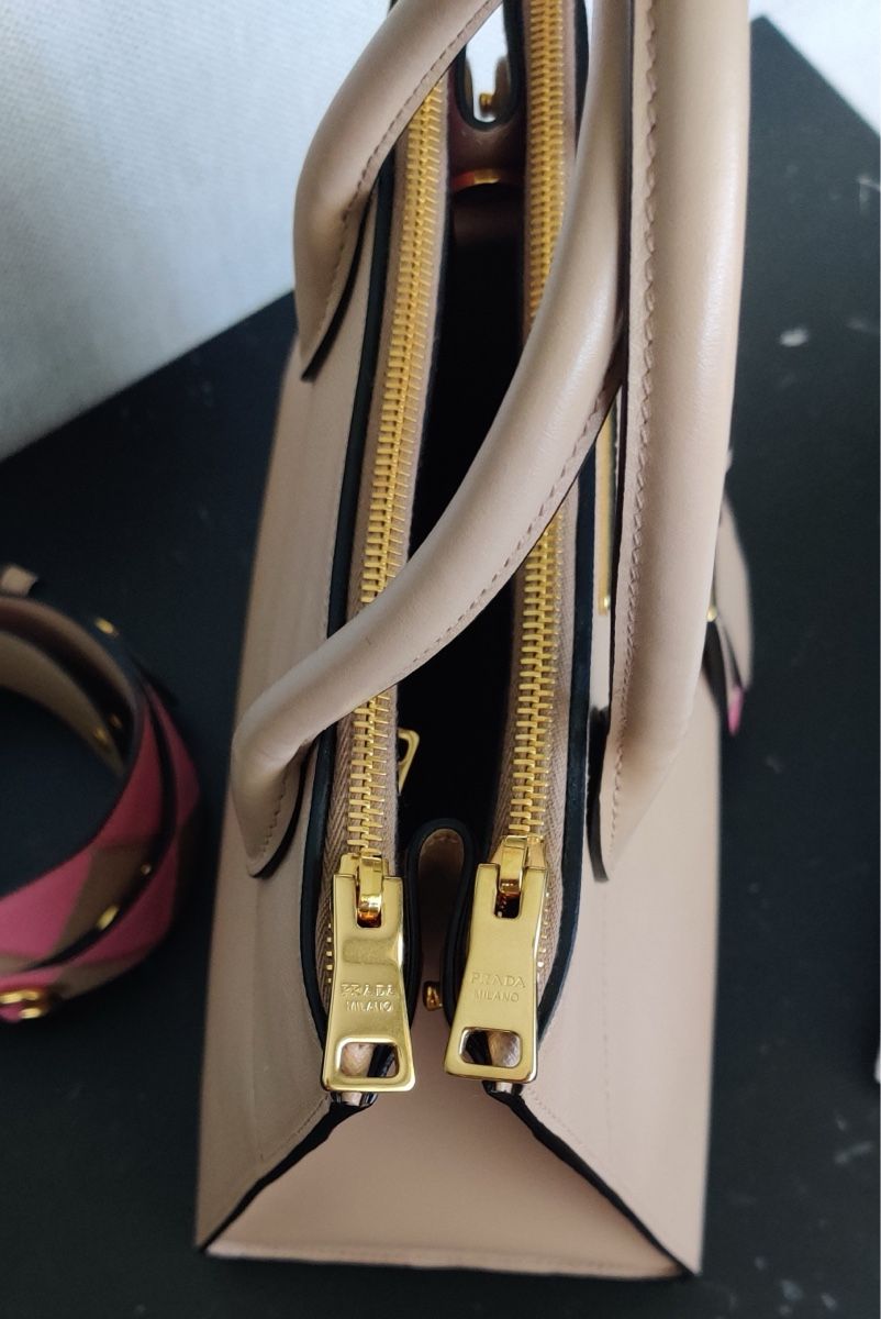 Prada Borse da donna: TOP PRADA PARADIGME LEATHER BAG – Nuovo (secondo la descrizione) da Zollikon venduto da ces-chic 4