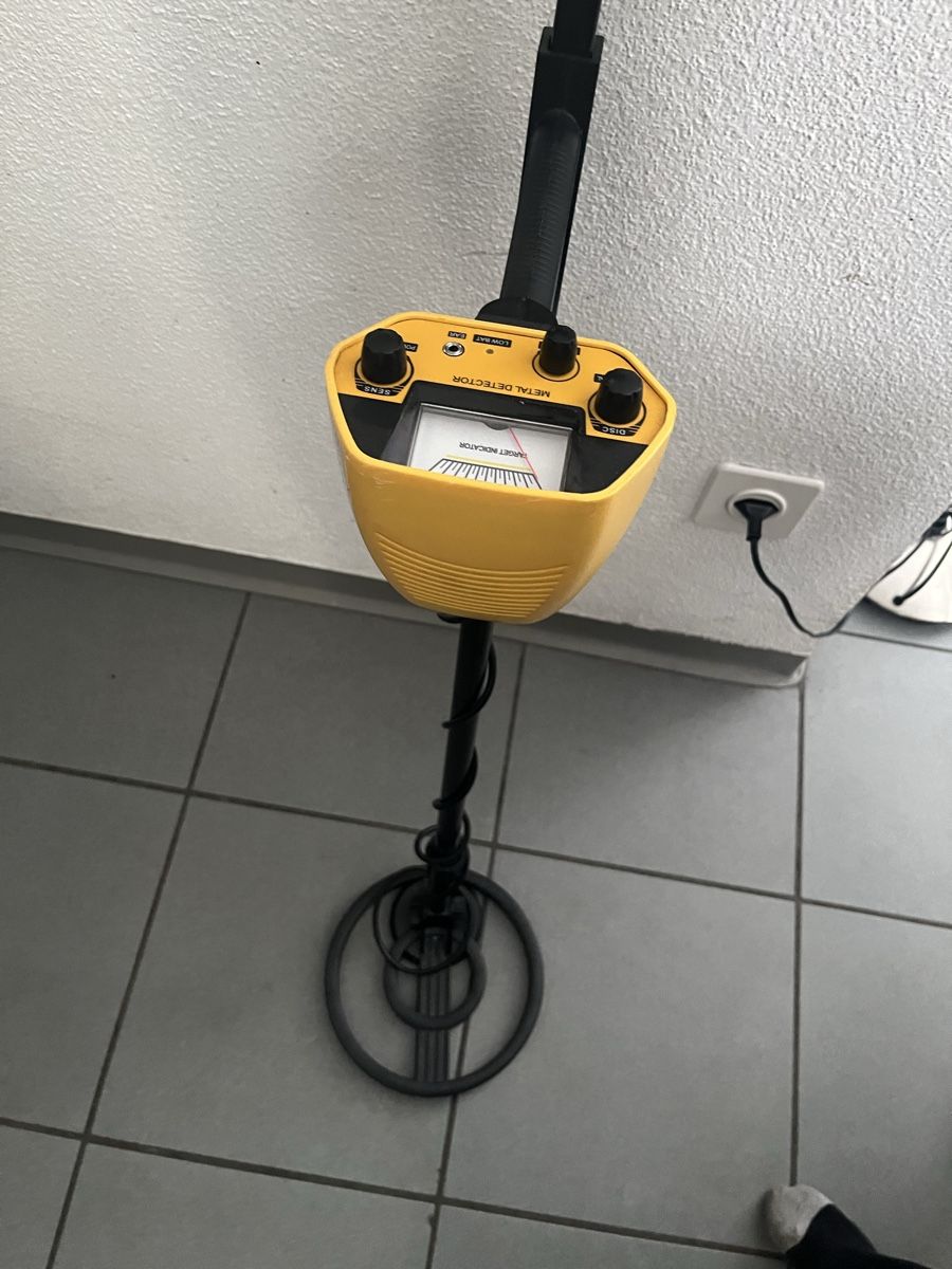 Mesurer: Metal Detector – D'occasion à Chiasso par fairy81