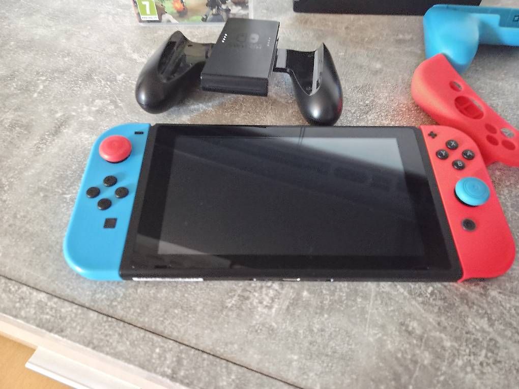 Console: Nintendo Switch inkl. Pokémon Legends Arceus + MicroSD – Usato da St. Gallen venduto da fec_72yw 1