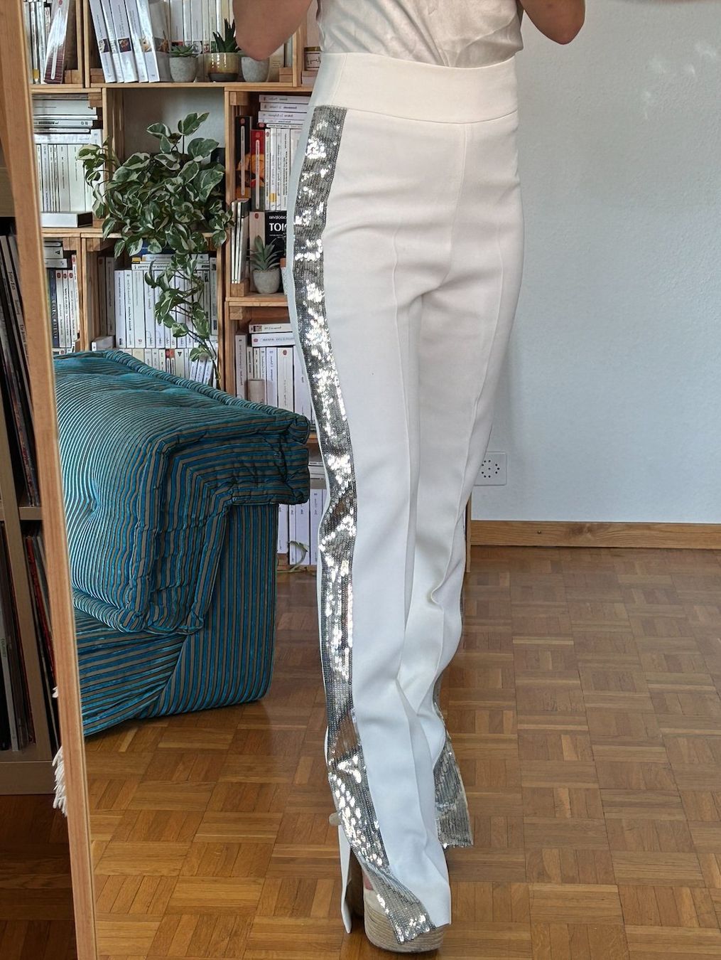 Hosen: Pantalon DAVID KOMA blanc bande sequins argentés – Gebraucht aus Geneve von Salomevergne