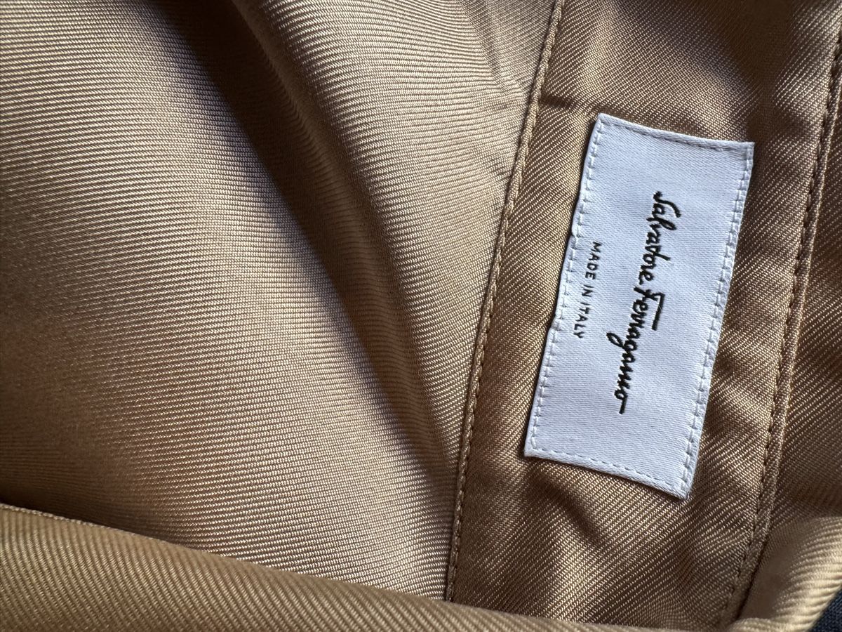 Salvatore Ferragamo Vestiti: Robe en soie Salvatore Ferragamo – Nuovo (secondo la descrizione) da Genève venduto da inf_2ggr 2