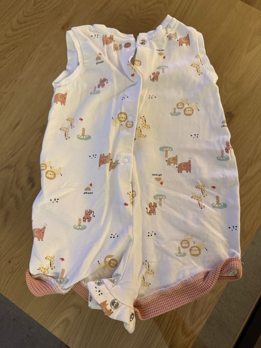 Chicco Pagliaccetti: My First Chicco Strampler weiss Tiermuster Grösse 62 – Usato da Buchs ZH venduto da tizi_92 1