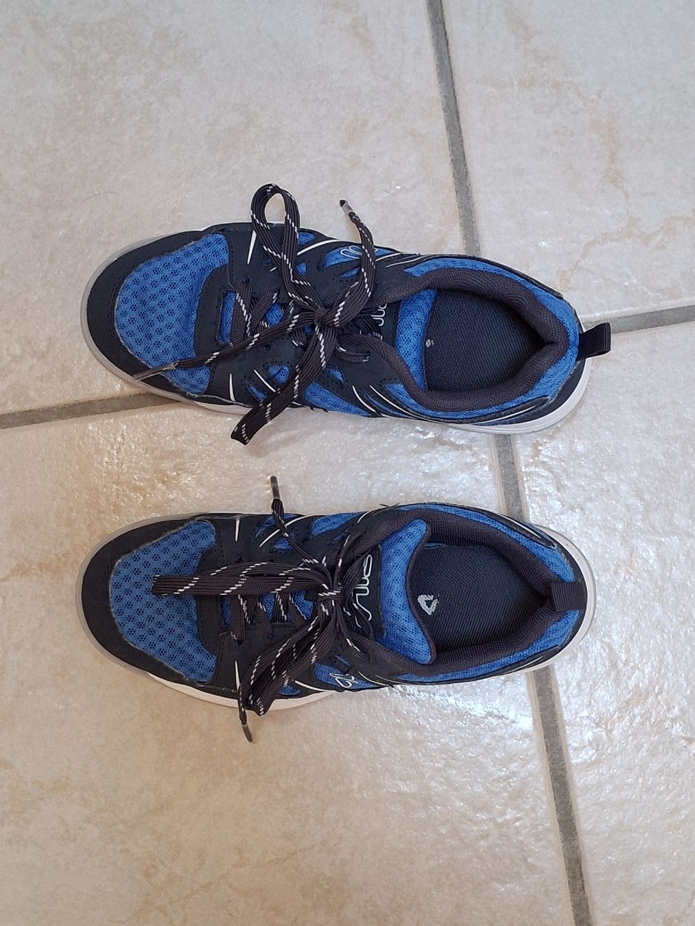 Fila Scarpe per ragazzi: Fila Hallenturnschuhe Grösse 35 – Usato da Wilderswil venduto da janabe 1