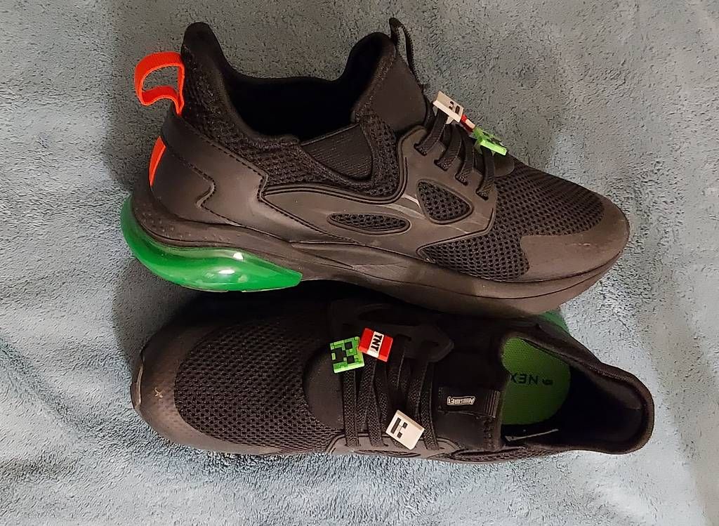 Scarpe da uomo: Chaussures Minecraft taille 39 – Usato da Gland venduto da pso_zsc6
