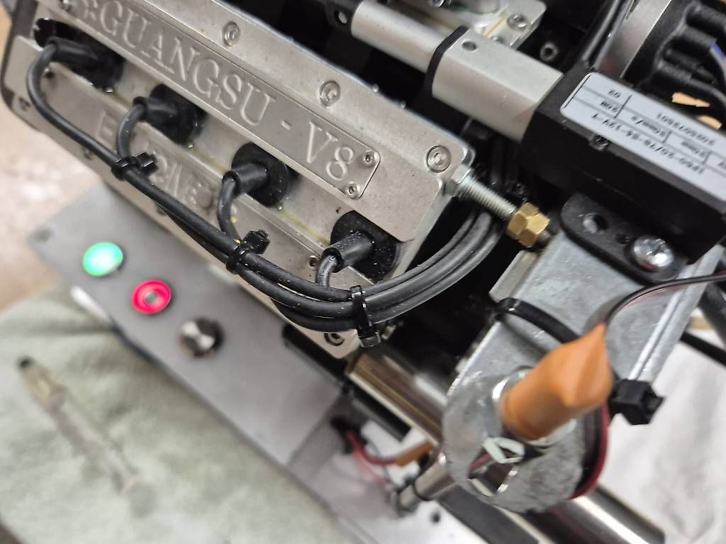 Moteurs: Modell V8 Motor – D'occasion à Kirchleerau par 1950kiwi 4