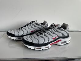 Nike Air Max Plus hellgrau rot / Grösse 47.5 (US 13); NEU