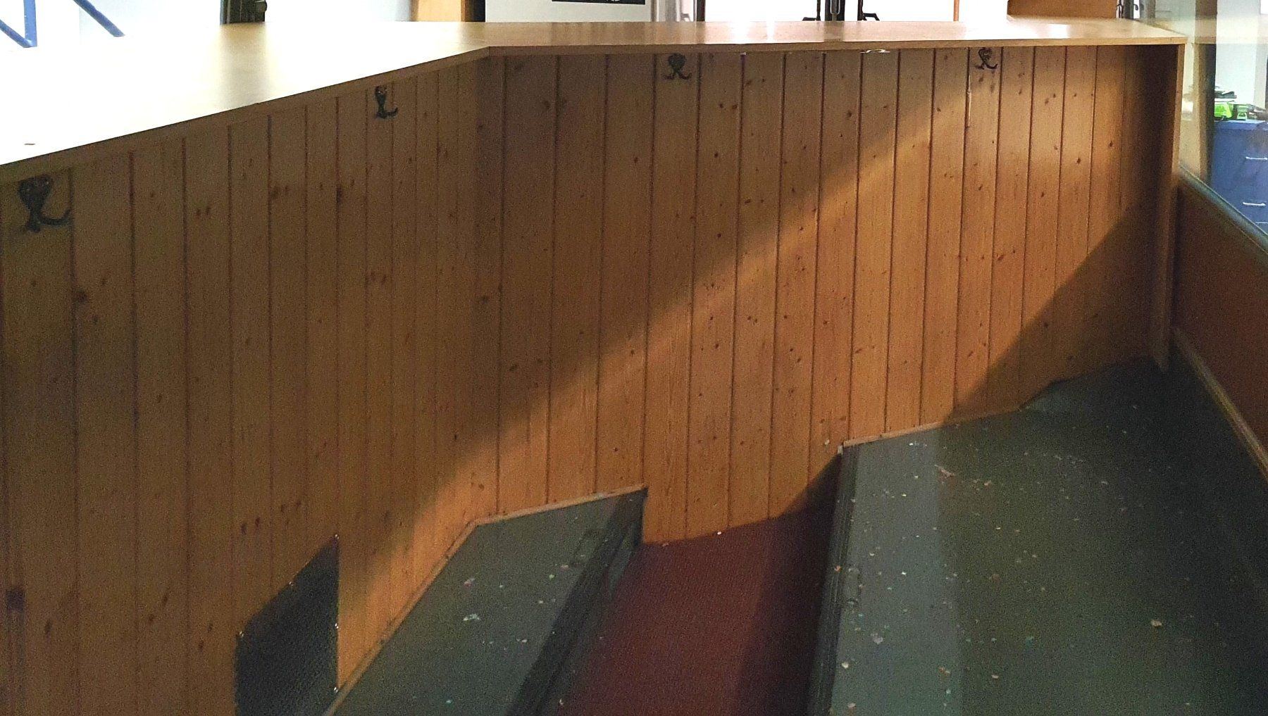 Allestimento di negozi e stand fieristici: Bar aus Holz – Usato da Roggwil TG venduto da RustonBucyrus22