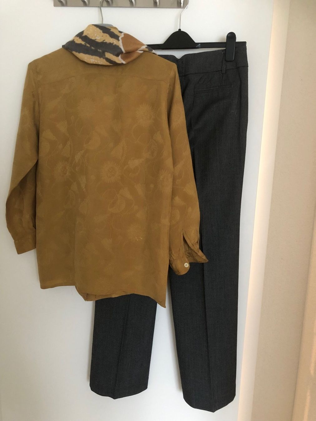 Kleiderpakete: Bluse 100% CUPRO und Hose, Gr. 38, Schaltuch gratis – Gebraucht aus Hergiswil NW von redrose51 3