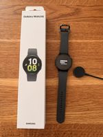 Samsung Galaxy Watch 5 Smartwatch mit Ladekabel