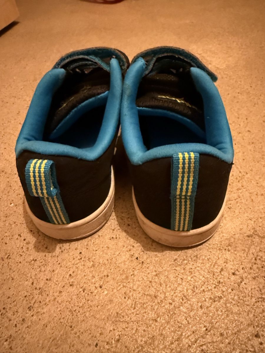Adidas Scarpe da uomo: Adidas Neo Sneaker - Grösse 32 – Usato da Hinteregg venduto da Jazz-C 2